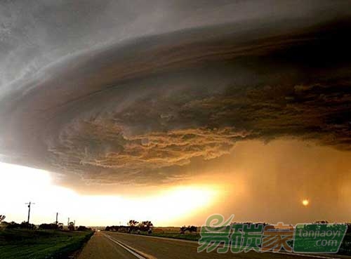 “氣候變化是颶風“帕姆”形成的重要因素之一”