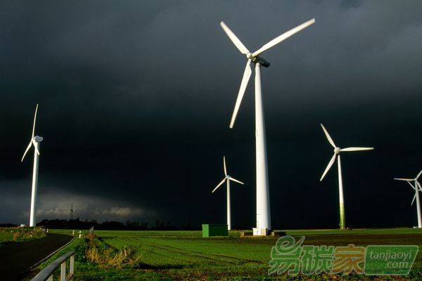 1兆瓦風(fēng)能發(fā)電機(jī)每年減排2000噸二氧化碳