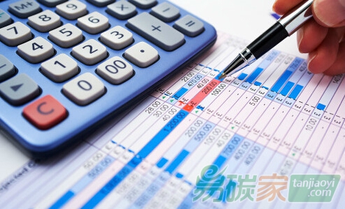 相比較碳稅，碳交易對(duì)經(jīng)濟(jì)發(fā)展的的影響到底有多大？